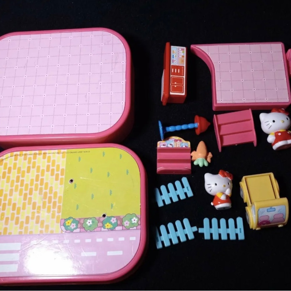 ❌SOLD❌Hello Kitty Playset With Carrying Case Sanrio 2007 Mini Play Set Toy - Picture 11 of 12